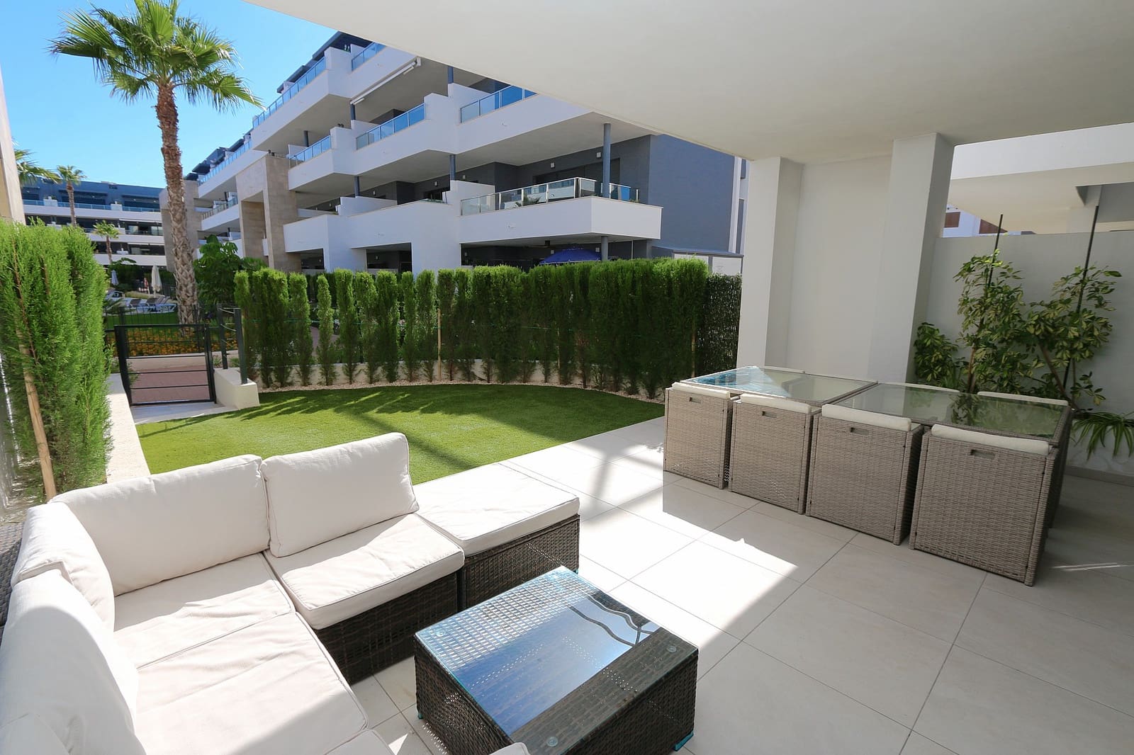 2 soverom Leilighet til salgs i Playa Flamenca med svømmebasseng garasje - € 425 000 (Ref: 10084583)