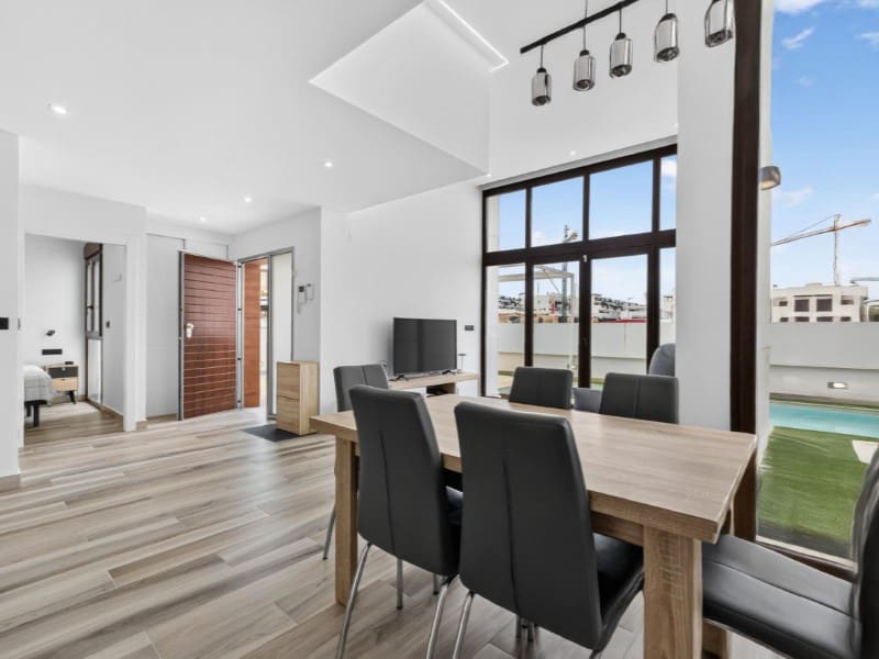 4 sypialnia Willa na sprzedaż w Torrevieja z basenem - 515 000 € (Ref: 10084618)