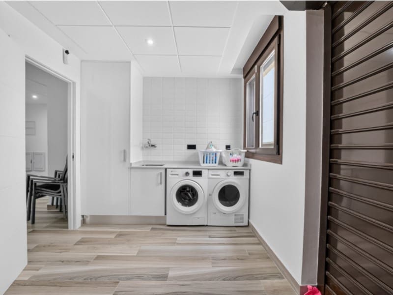 4 sypialnia Willa na sprzedaż w Torrevieja z basenem - 515 000 € (Ref: 10084618)