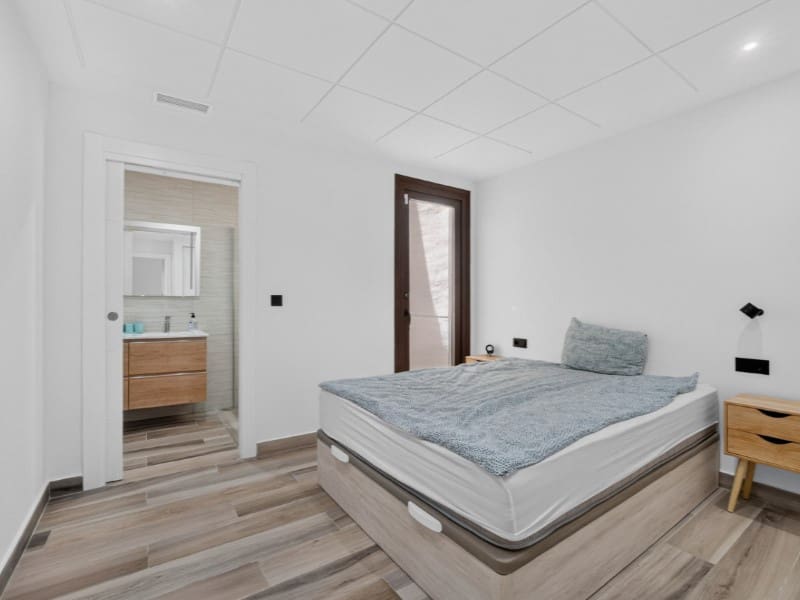 4 sypialnia Willa na sprzedaż w Torrevieja z basenem - 515 000 € (Ref: 10084618)
