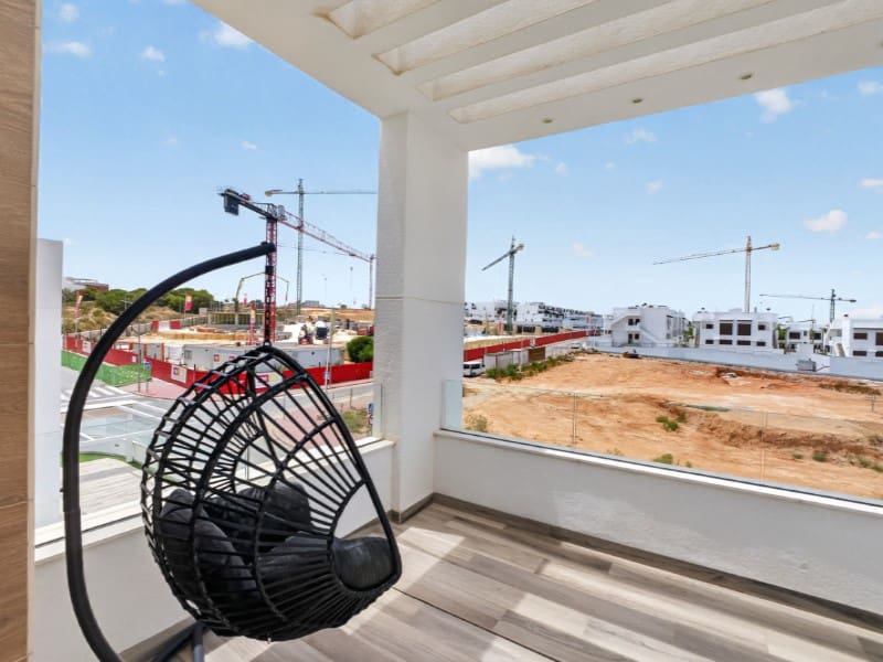 4 sypialnia Willa na sprzedaż w Torrevieja z basenem - 515 000 € (Ref: 10084618)