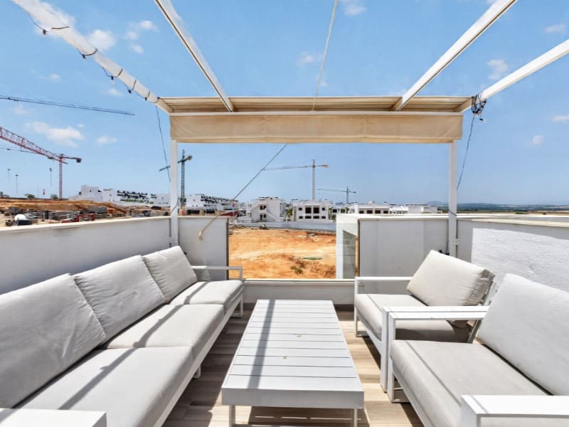 4 sypialnia Willa na sprzedaż w Torrevieja z basenem - 515 000 € (Ref: 10084618)