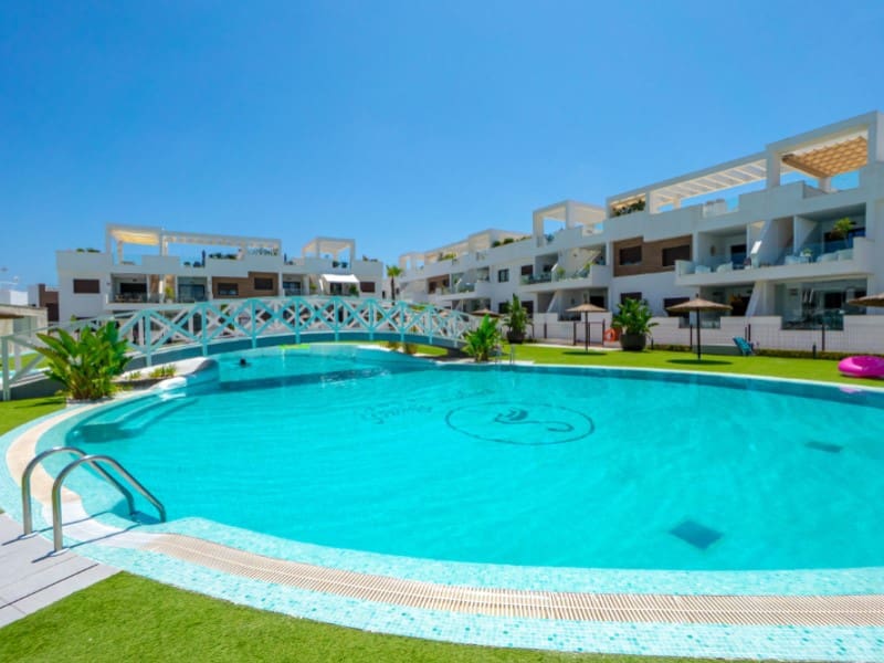 3 soveværelse Villa til salg i Torrevieja med swimmingpool garage - € 495.000 (Ref: 10084635)