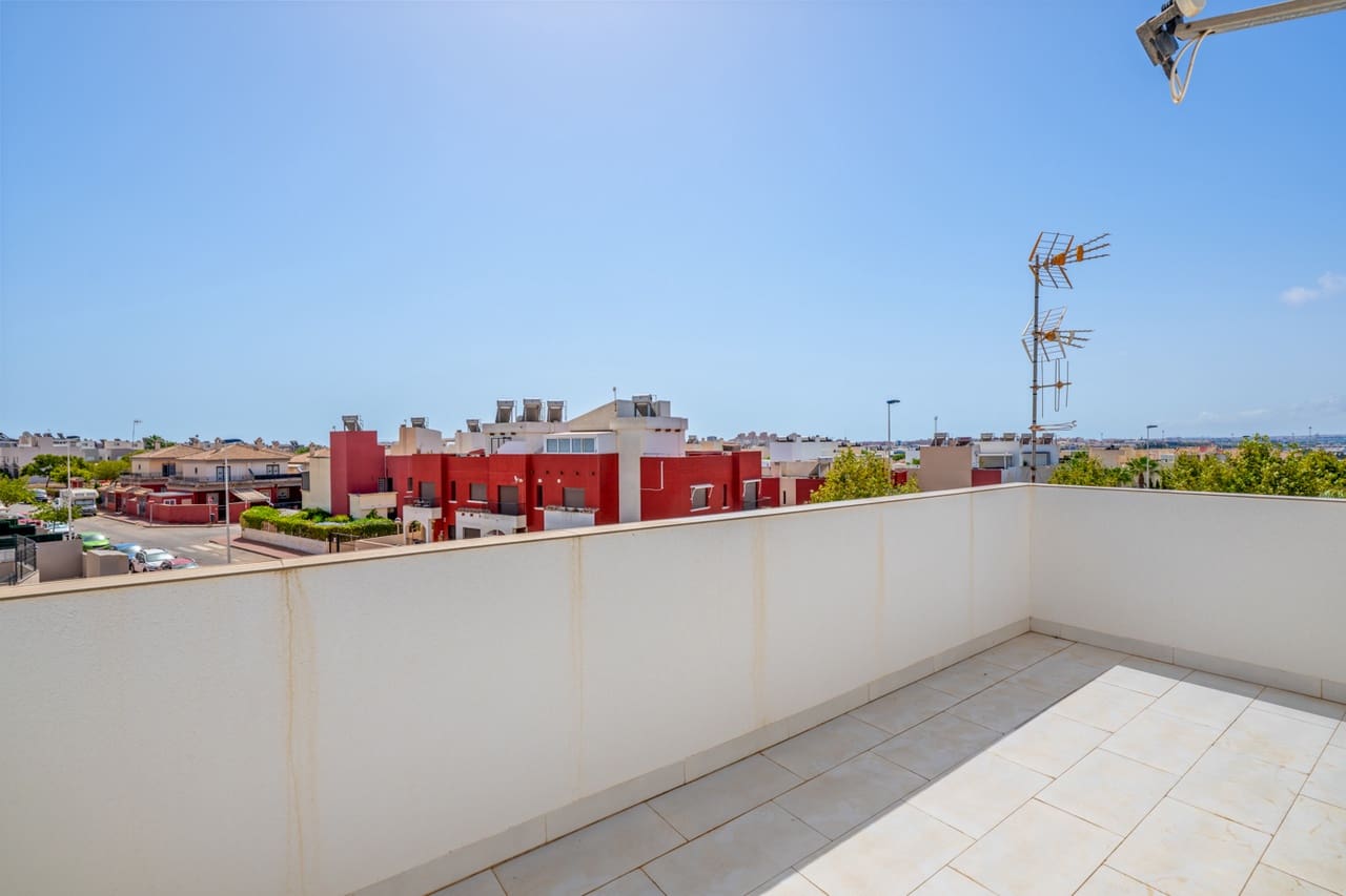 4 sypialnia Dom na sprzedaż w Torrevieja z garażem - 399 000 € (Ref: 10084663)