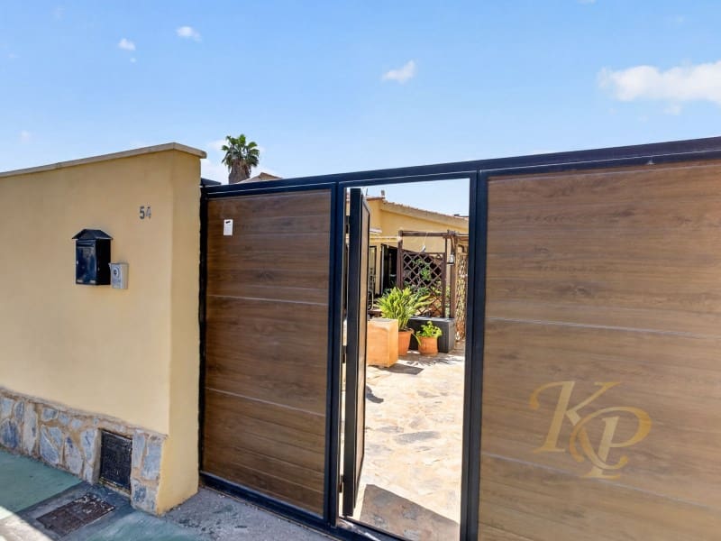 3 soveværelse Villa til salg i Torrevieja - € 476.000 (Ref: 10084677)