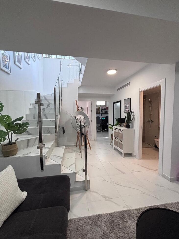 Chalet de 5 habitaciones en Villamartin en venta con piscina garaje - 595.000 € (Ref: 10084722)