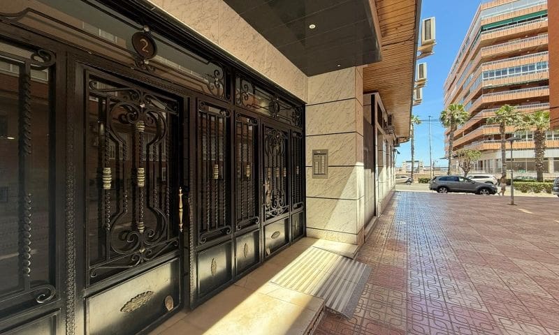 2 sypialnia Apartament na sprzedaż w Torrevieja z garażem - 159 995 € (Ref: 10084737)