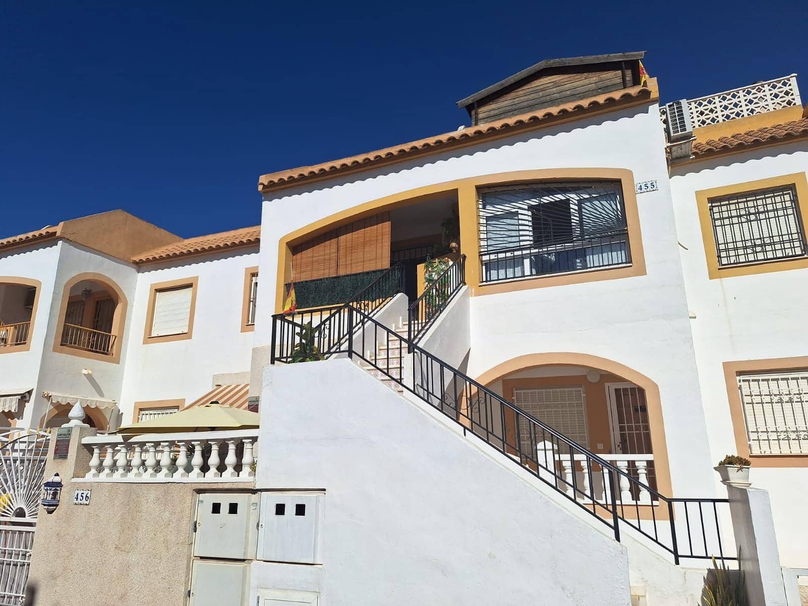 Bungalow de 2 habitaciones en Torrevieja en venta con piscina - 159.990 € (Ref: 10084761)