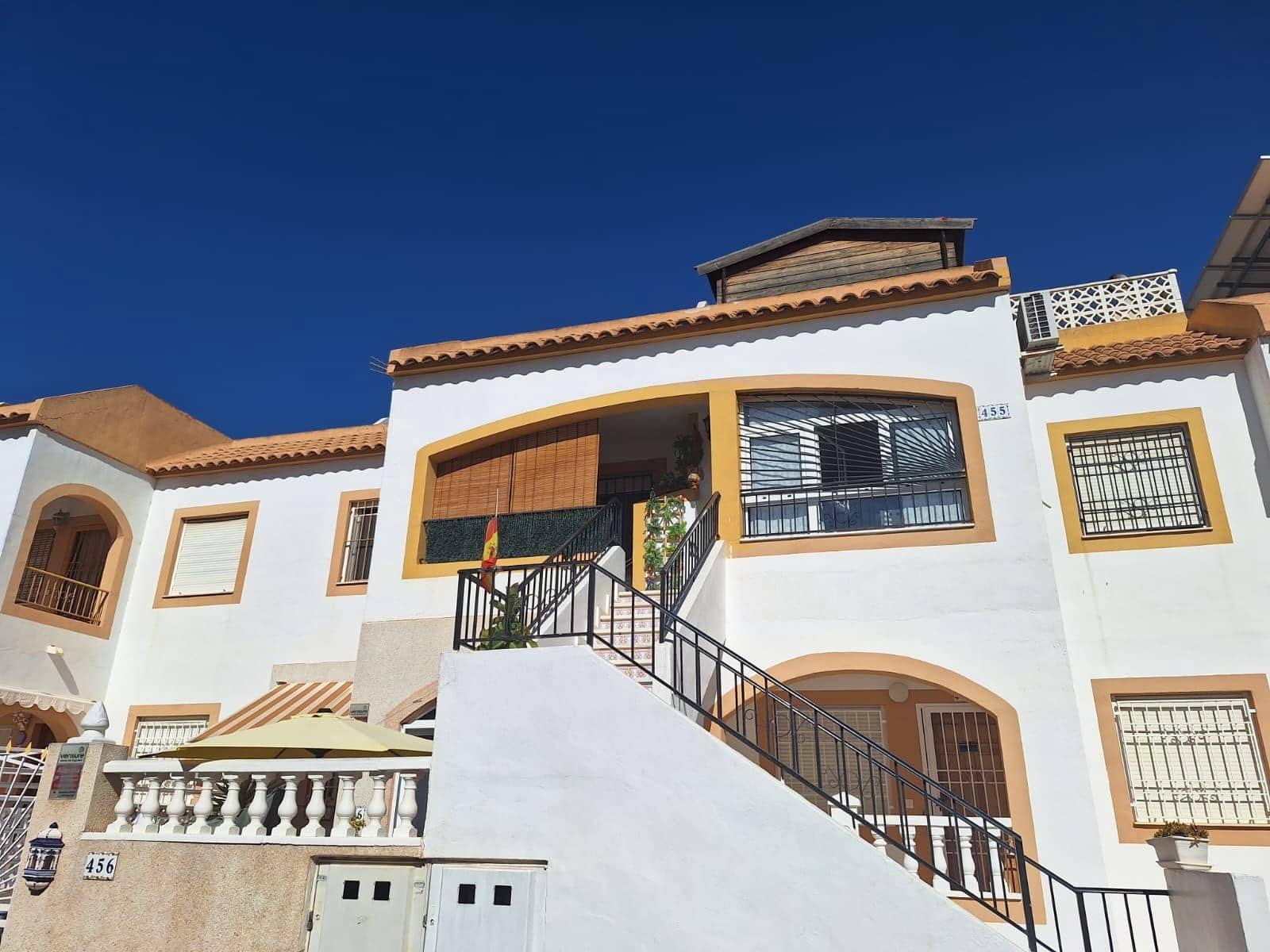 Bungalow de 2 habitaciones en Torrevieja en venta con piscina - 159.990 € (Ref: 10084761)