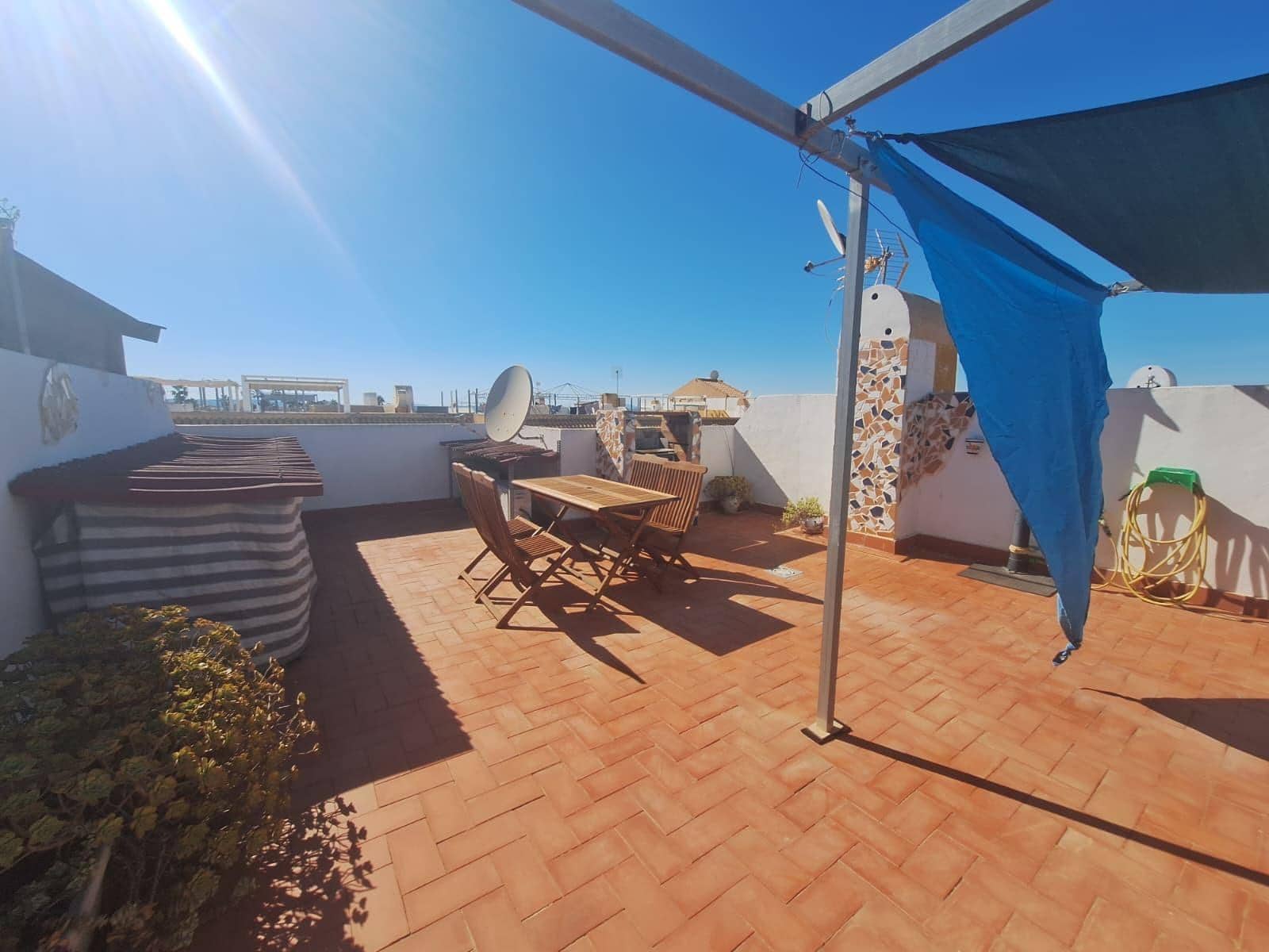 Bungalow de 2 habitaciones en Torrevieja en venta con piscina - 159.990 € (Ref: 10084761)
