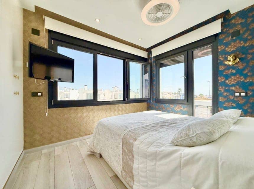Chalet de 3 habitaciones en Cabo Roig en venta con piscina garaje - 570.000 € (Ref: 10084800)