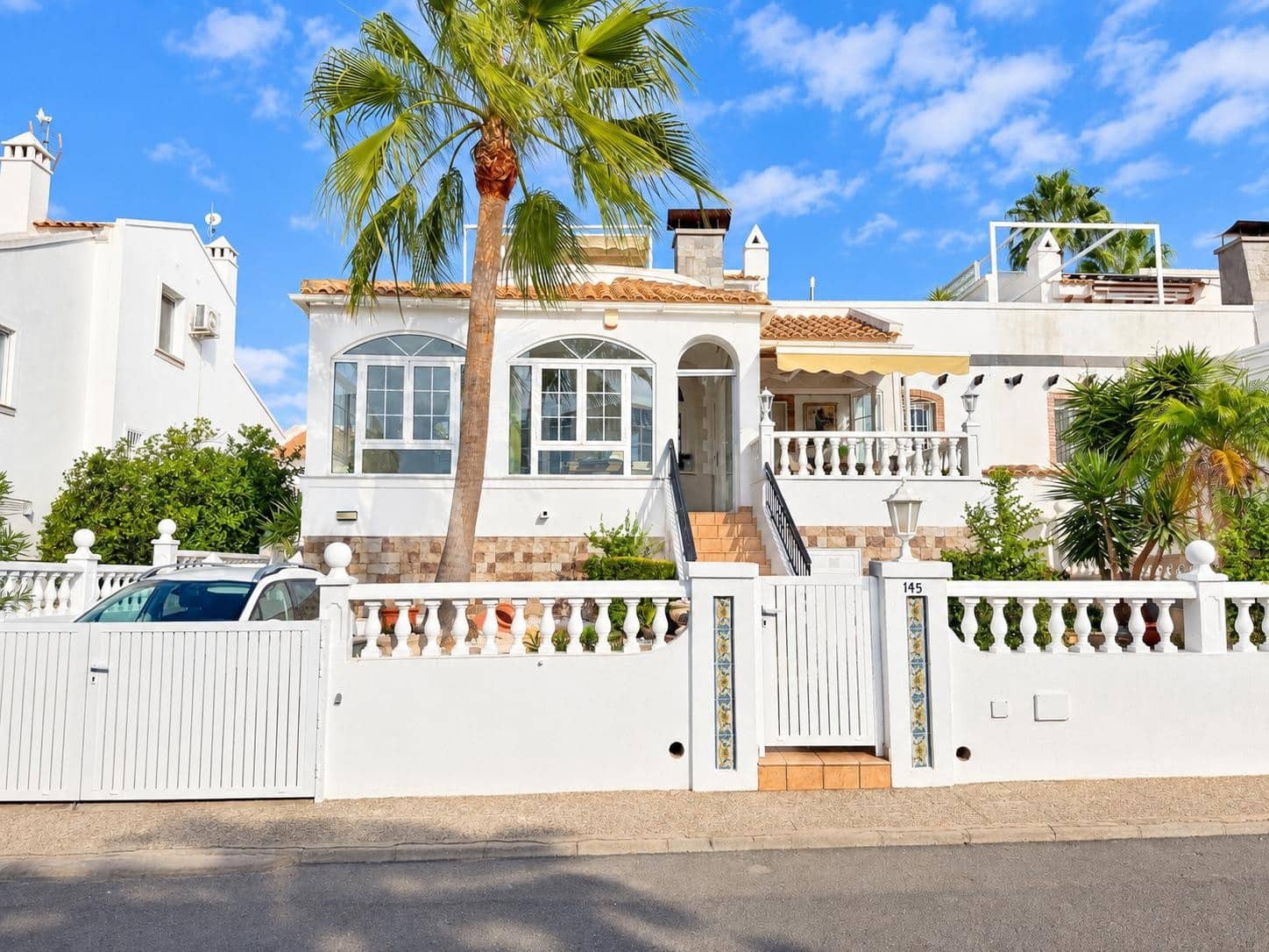 Chalet de 3 habitaciones en Orihuela Costa en venta con piscina - 479.995 € (Ref: 10084802)