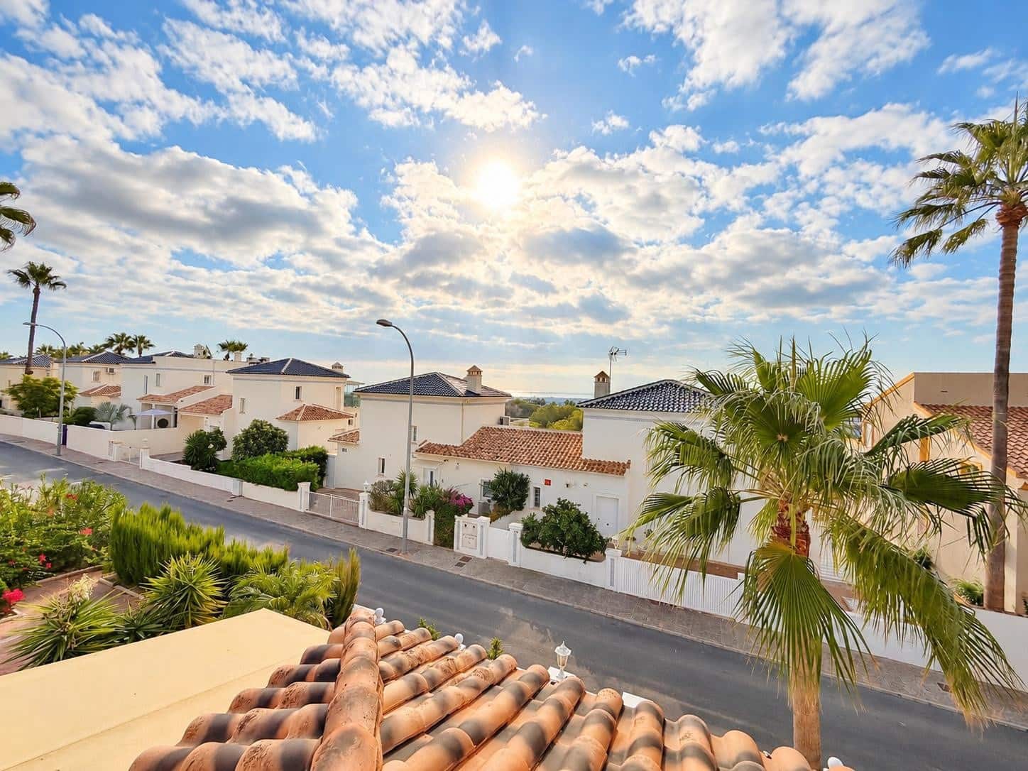 Chalet de 3 habitaciones en Orihuela Costa en venta con piscina - 479.995 € (Ref: 10084802)