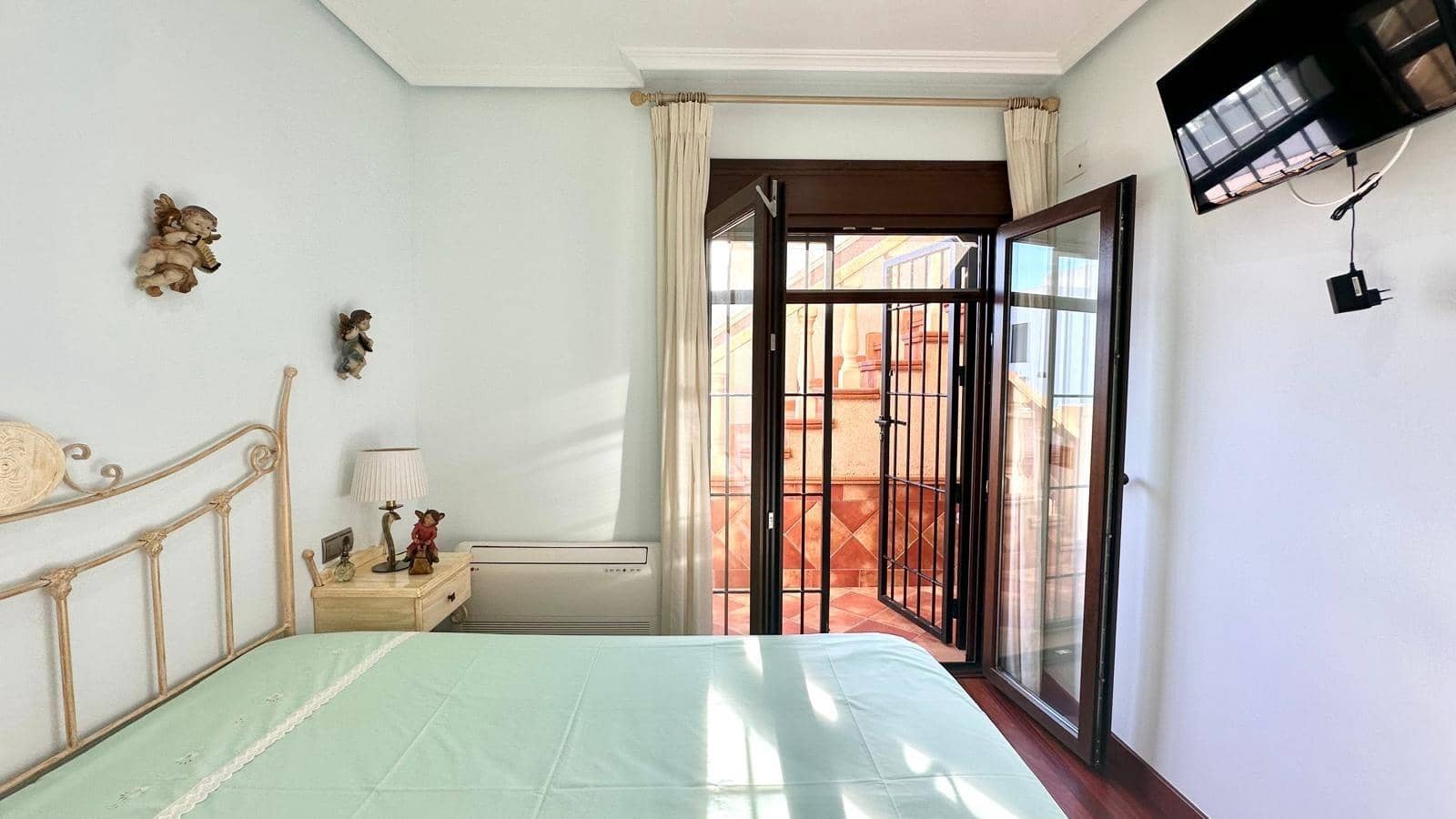 4 sovrum Semi-fristående Villa till salu i Torrevieja - 449 900 € (Ref: 10084886)