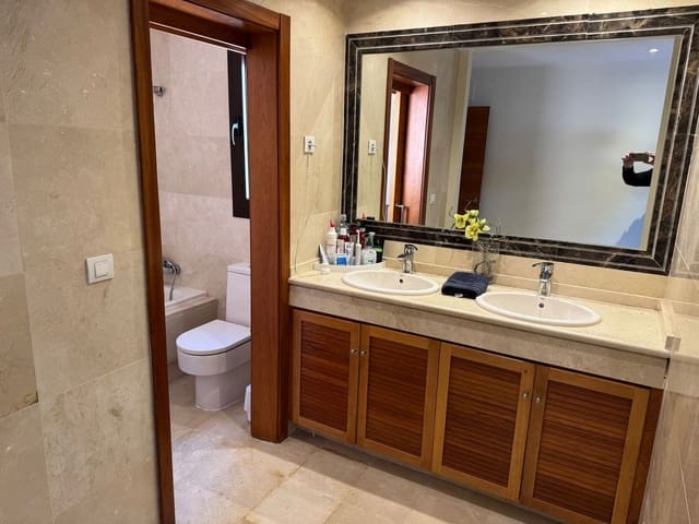 4 soverom Hus til salgs i Zona Calvario, Estepona med svømmebasseng garasje - € 665 000 (Ref: 10090176)