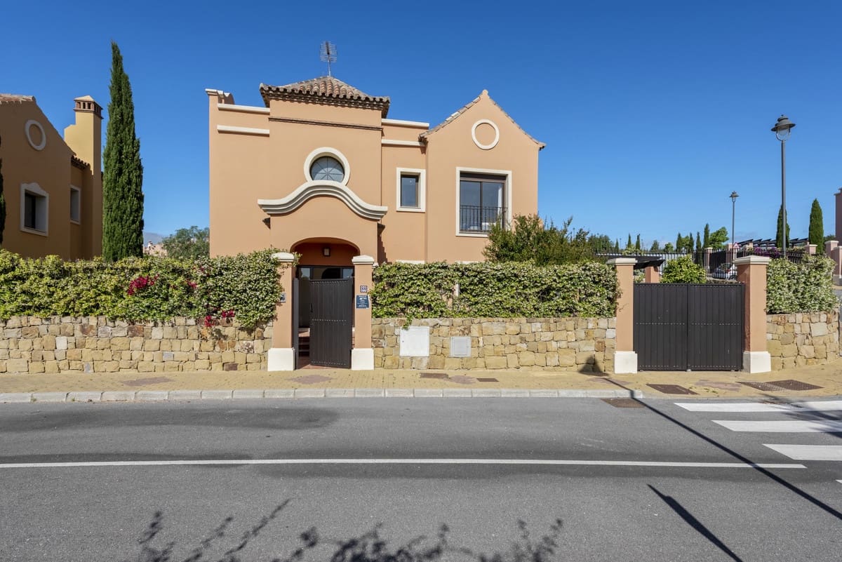 4 camera da letto Villa in vendita in Estepona con piscina - 718.693 € (Rif: 10090181)