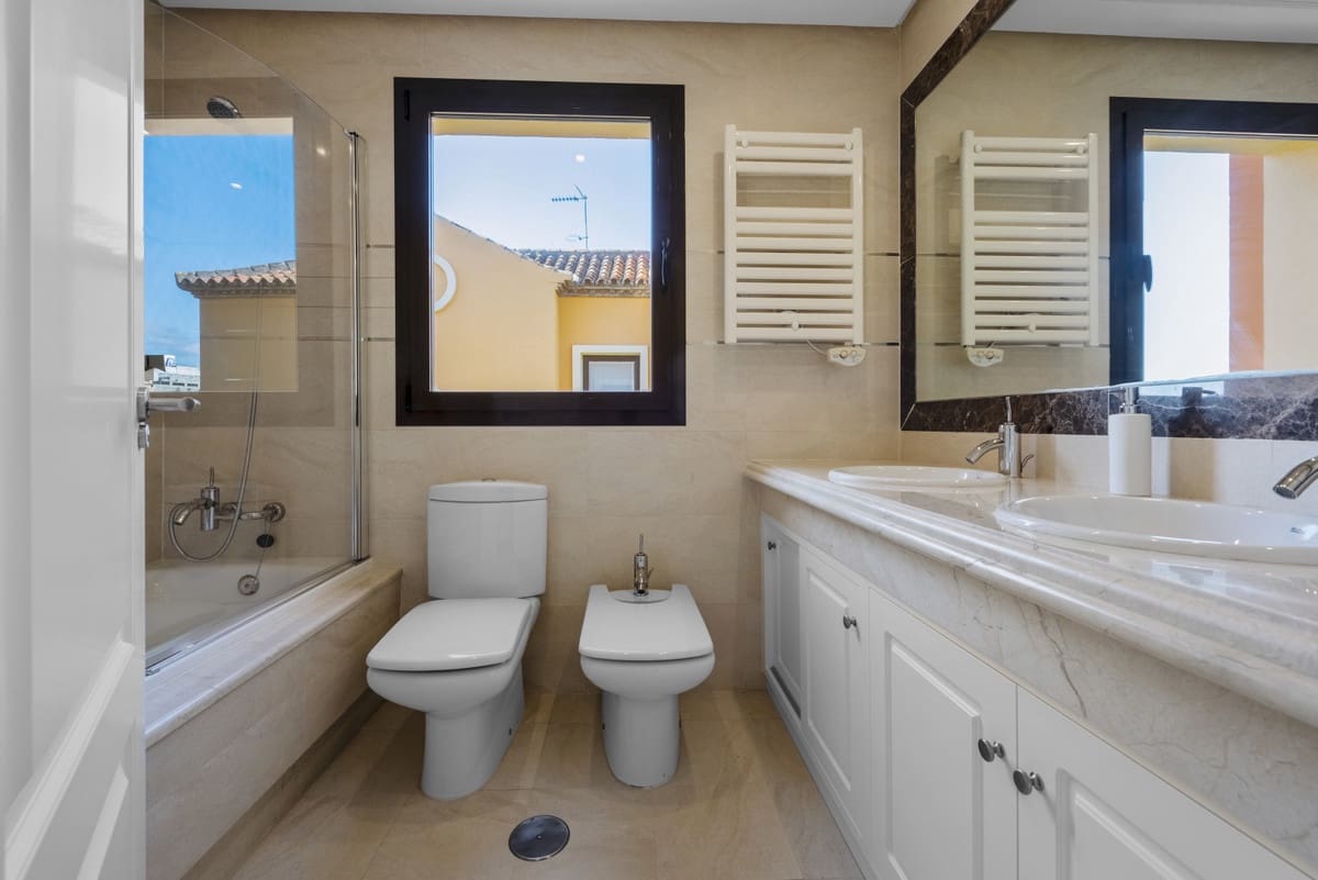 4 camera da letto Villa in vendita in Estepona con piscina - 718.693 € (Rif: 10090181)