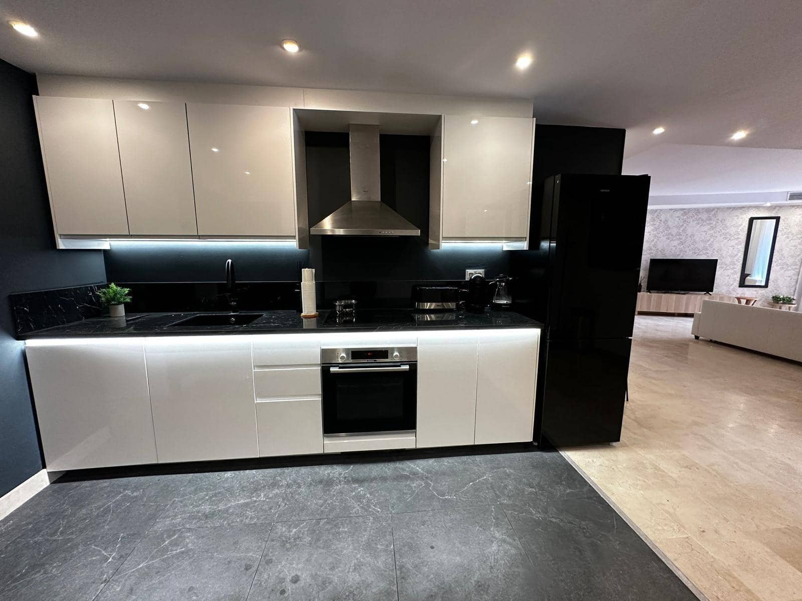 Apartamento de 3 habitaciones en Marbella en venta con piscina garaje - 980.000 € (Ref: 10090184)