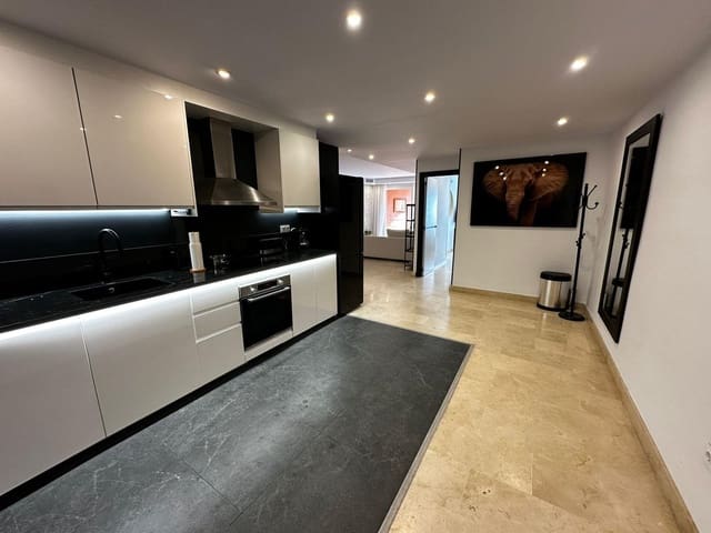 Apartamento de 3 habitaciones en Lomas De Marbella, Marbella en venta con piscina garaje - 980.000 € (Ref: 10090184)
