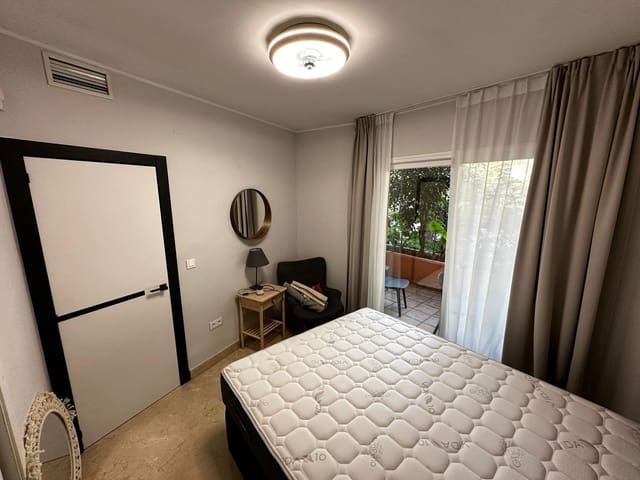 Apartamento de 3 habitaciones en Lomas De Marbella, Marbella en venta con piscina garaje - 980.000 € (Ref: 10090184)