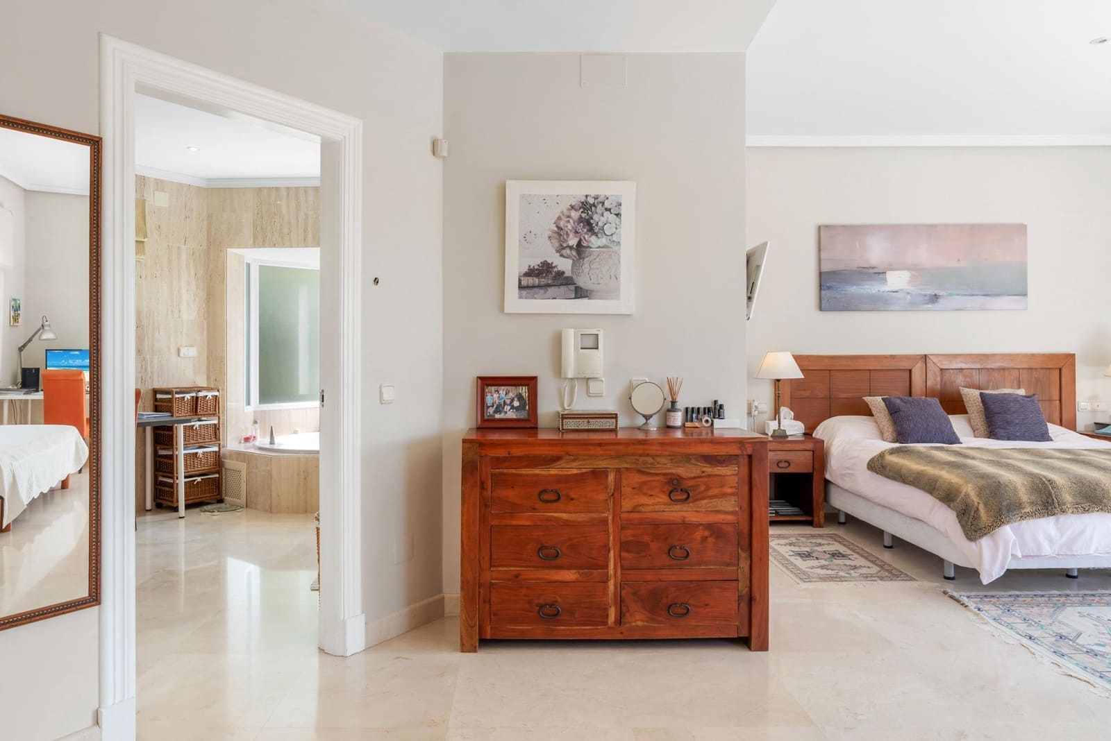 6 bedroom Villa for sale in Benahavis with pool garage - € 2,690,000 (Ref: 10090185)