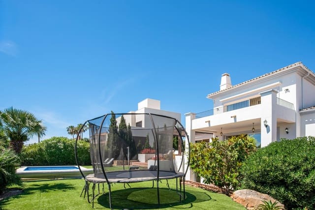 4 Zimmer Villa zu verkaufen in Chullera, Manilva mit Pool Garage - 1.499.000 € (Ref: 10090192)