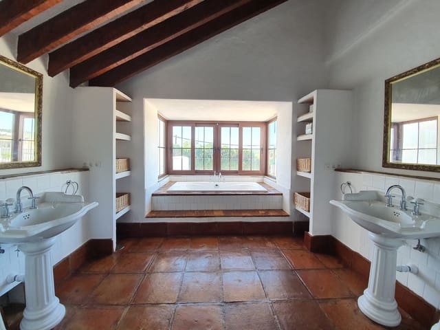 11 slaapkamer Finca/Landhuis te koop in San Enrique de Guadiaro, San Roque met zwembad garage - € 3.500.000 (Ref: 10090194)