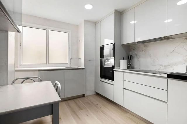 3 slaapkamer Appartement te koop in Playa Bajadilla - Puertos, Marbella met zwembad - € 1.260.000 (Ref: 10090195)