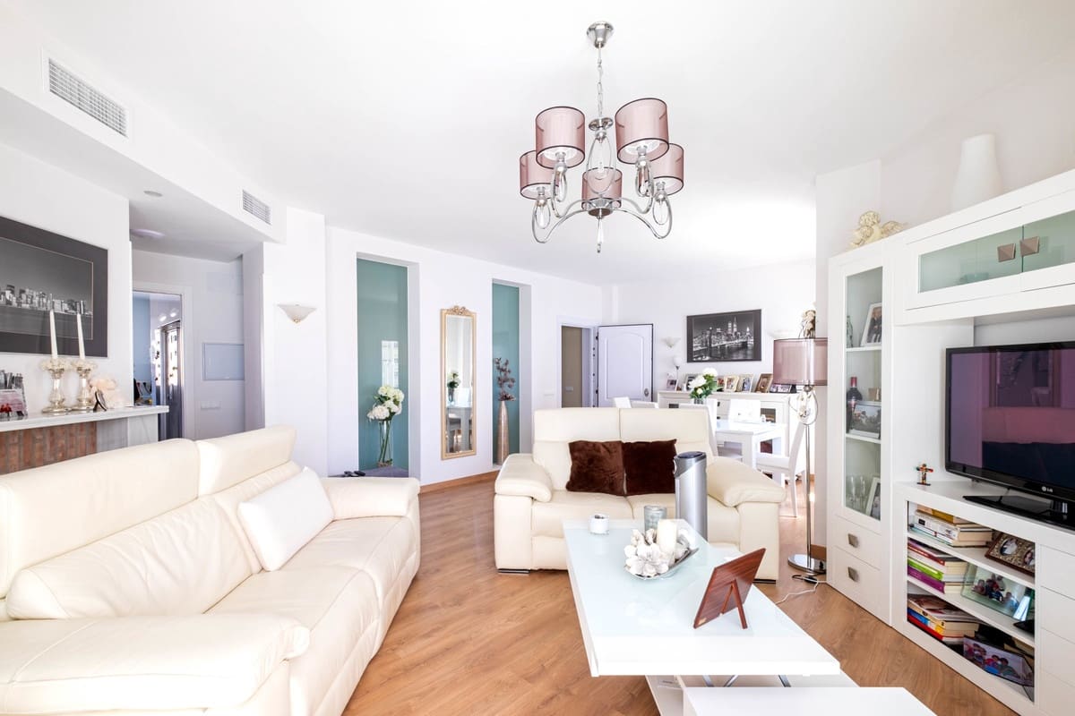 4 chambre Maison de Ville à vendre à Fuengirola avec piscine garage - 1 050 000 € (Ref: 10090228)