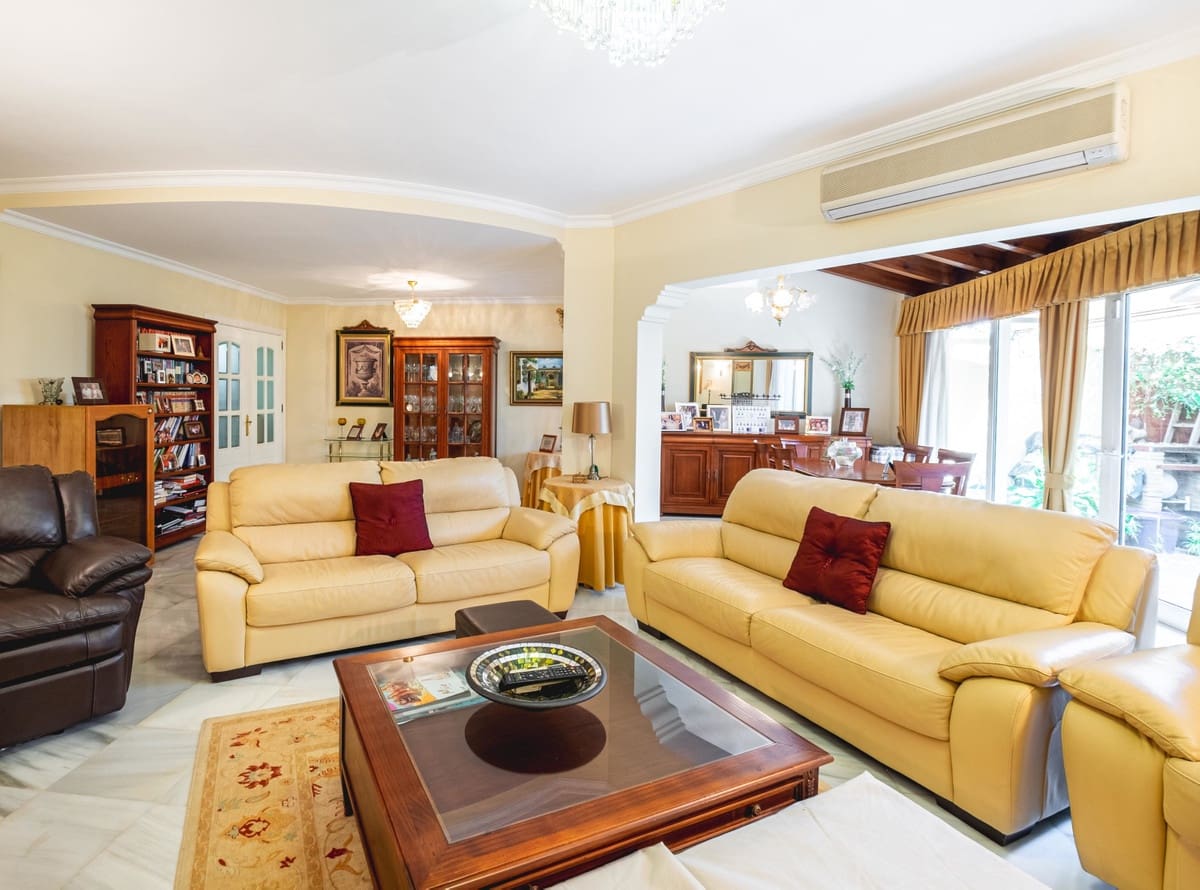 4 chambre Maison de Ville à vendre à Fuengirola avec piscine garage - 1 050 000 € (Ref: 10090228)