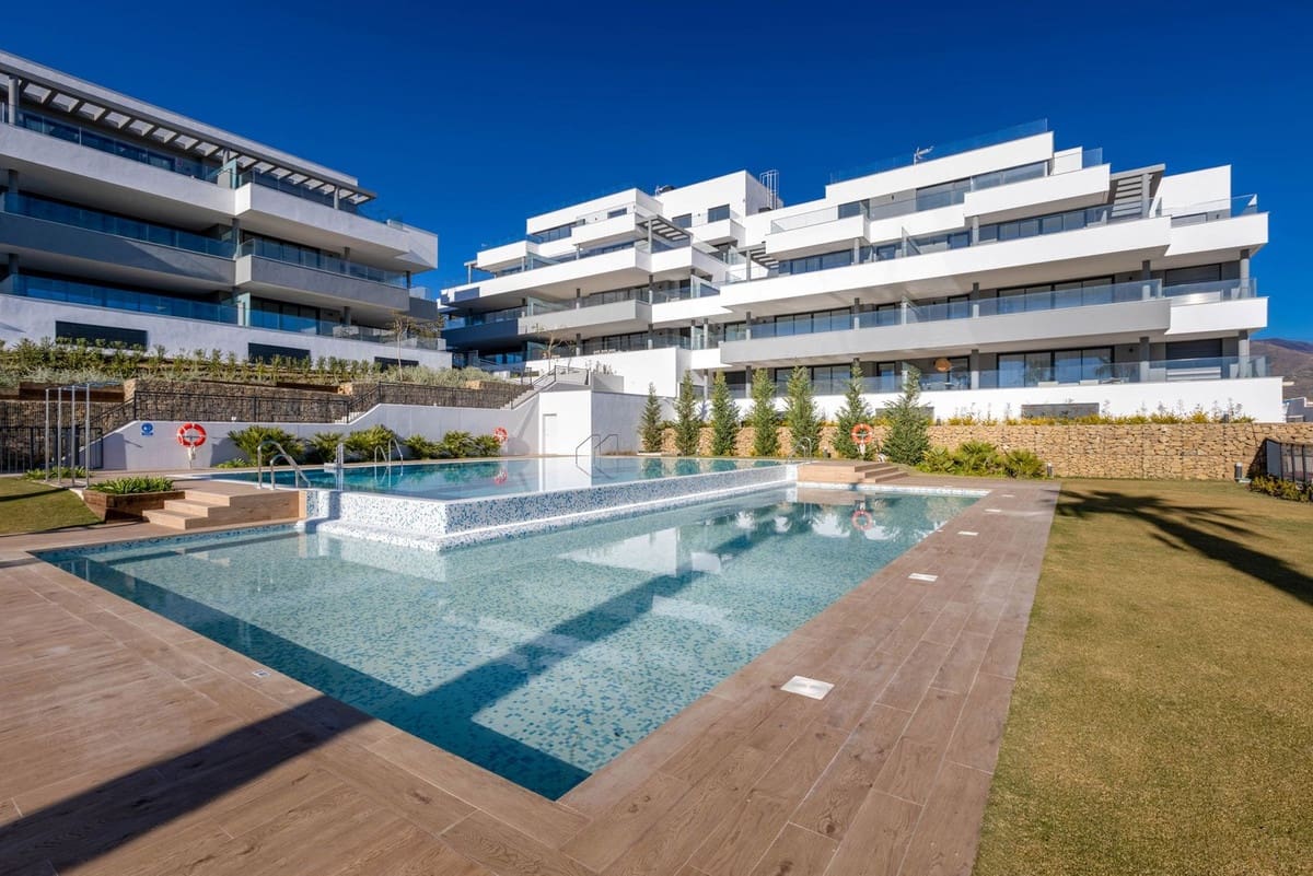 Apartamento de 4 habitaciones en Estepona en venta con piscina - 895.000 € (Ref: 10090234)