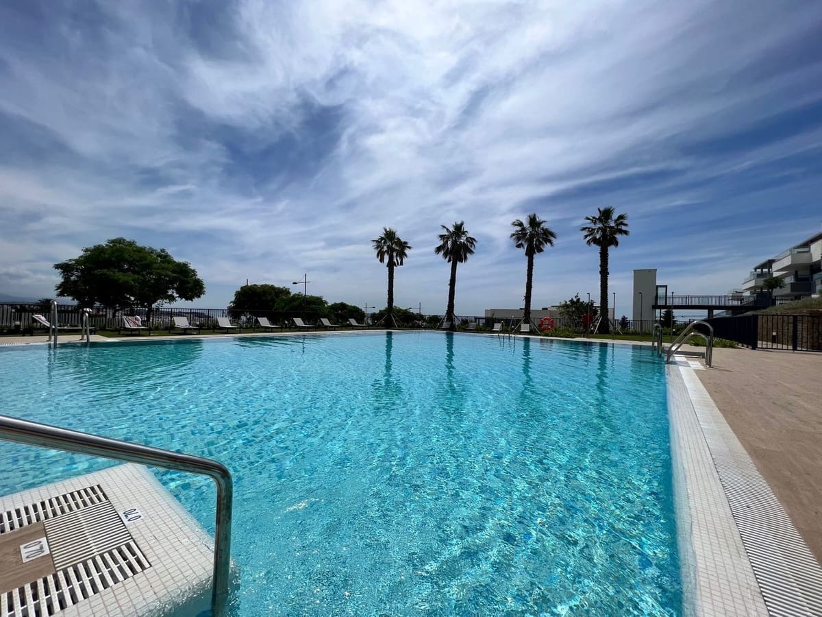 Apartamento de 4 habitaciones en Estepona en venta con piscina - 895.000 € (Ref: 10090234)