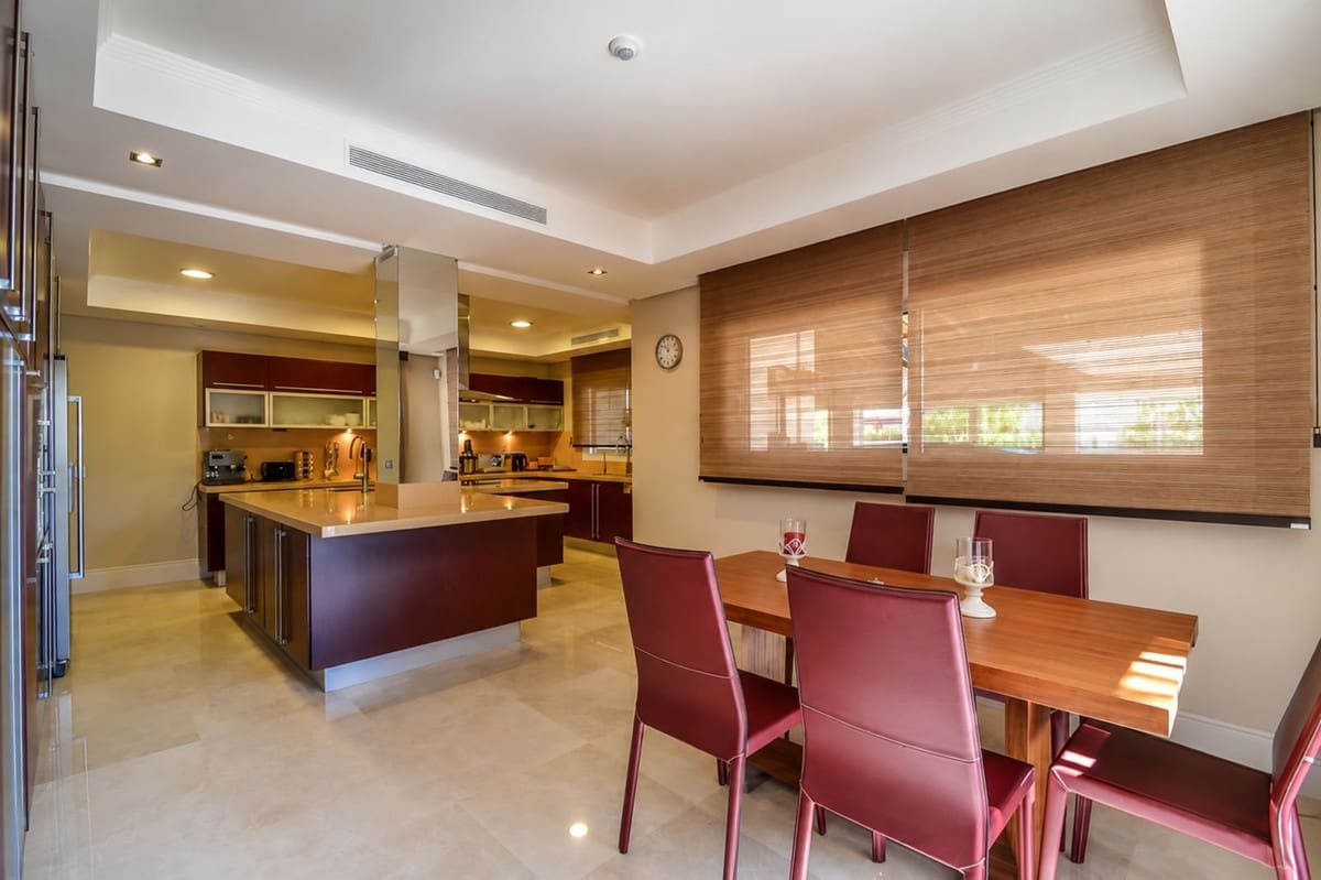 5 makuuhuone Huvila myytävänä paikassa Marbella mukana uima-altaan - 2 950 000 € (Ref: 10090238)