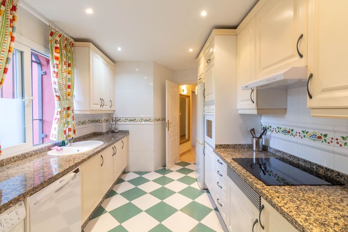 3 Zimmer Apartment zu verkaufen in Elviria mit Pool Garage - 595.000 € (Ref: 10090250)