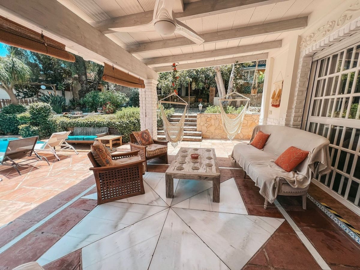 5 bedroom Villa for sale in Marbella with pool - € 1,600,000 (Ref: 10090285)