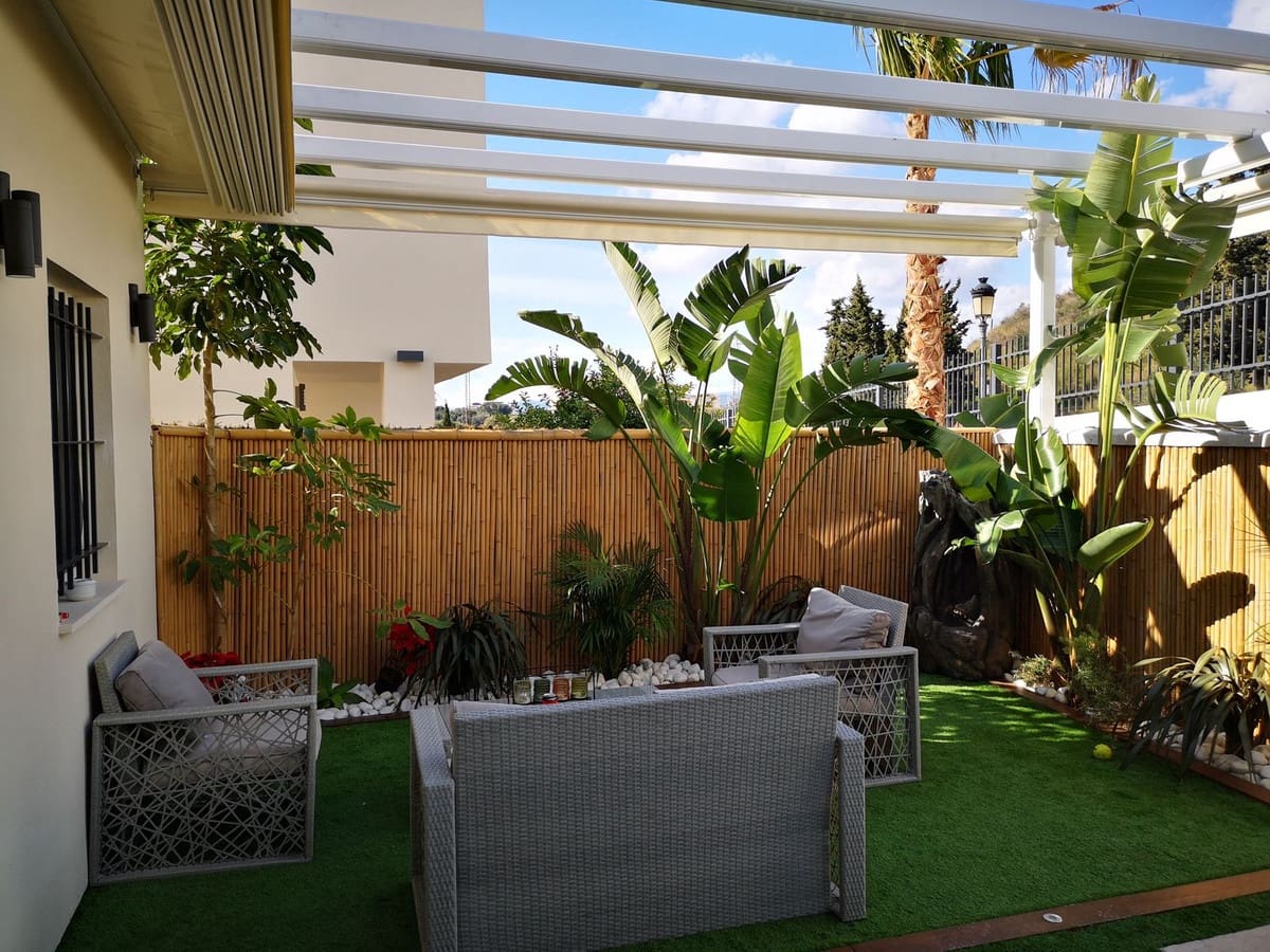 4 soveværelse Byhus til salg i Estepona med garage - € 595.000 (Ref: 10090291)