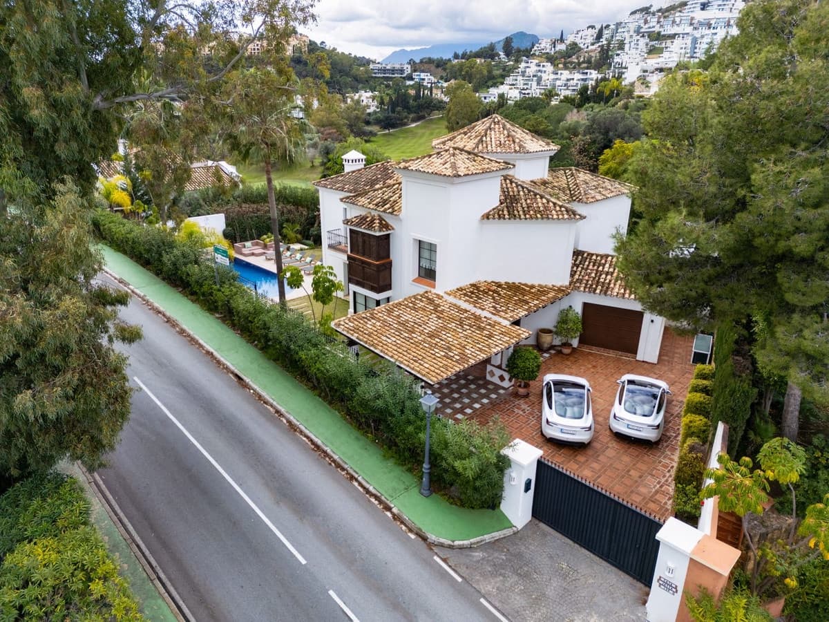 Chalet de 4 habitaciones en La Quinta en venta - 2.950.000 € (Ref: 10090325)