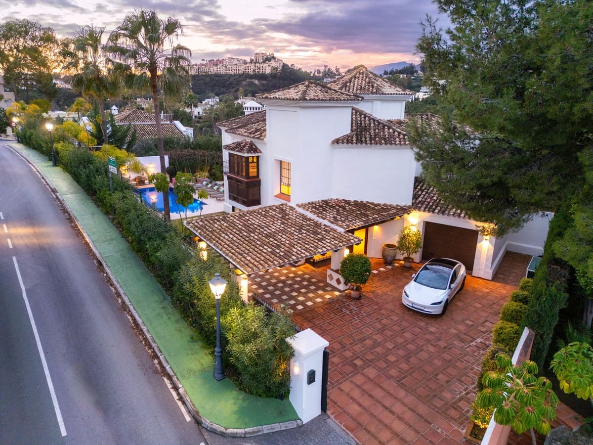 Chalet de 4 habitaciones en La Quinta en venta - 2.950.000 € (Ref: 10090325)