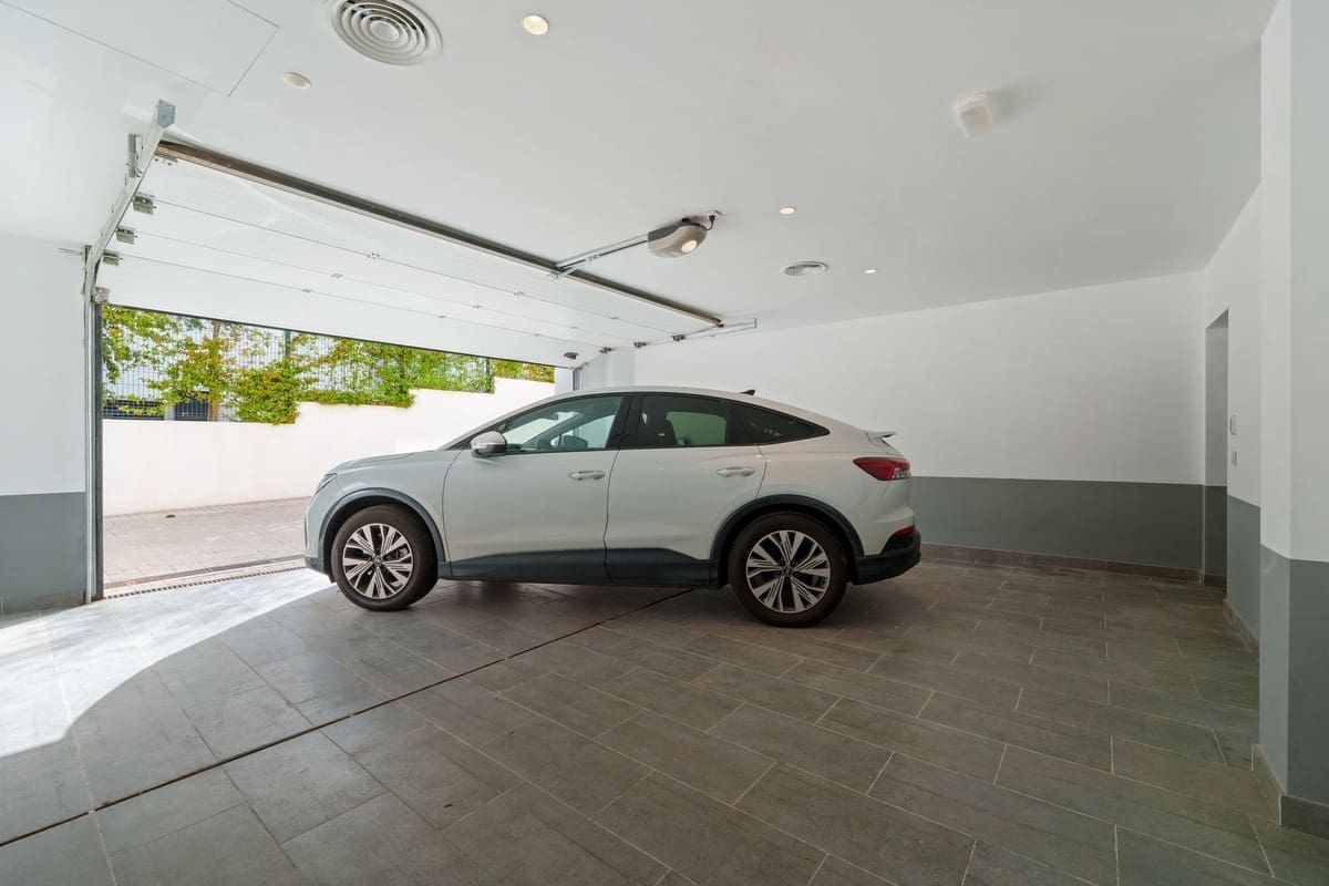 5 sypialnia Willa na sprzedaż w Nueva Andalucia z basenem garażem - 4 595 000 € (Ref: 10090331)