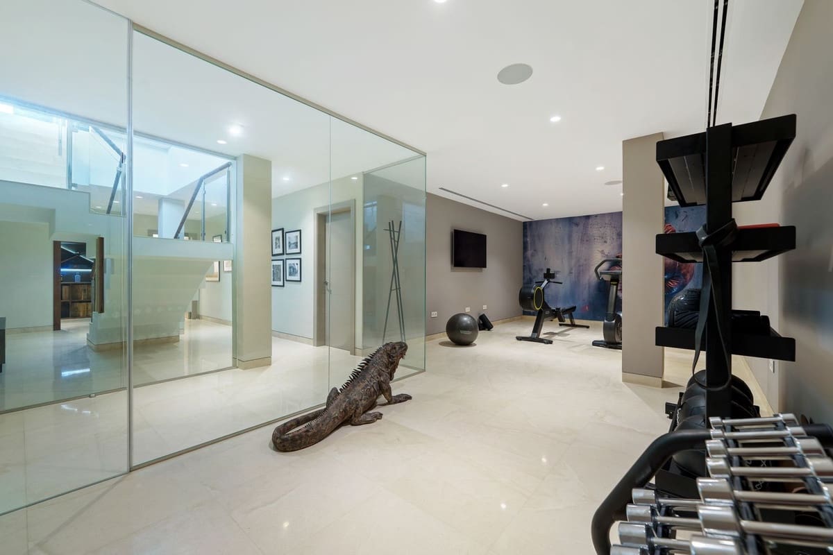 5 sypialnia Willa na sprzedaż w Nueva Andalucia z basenem garażem - 4 595 000 € (Ref: 10090331)