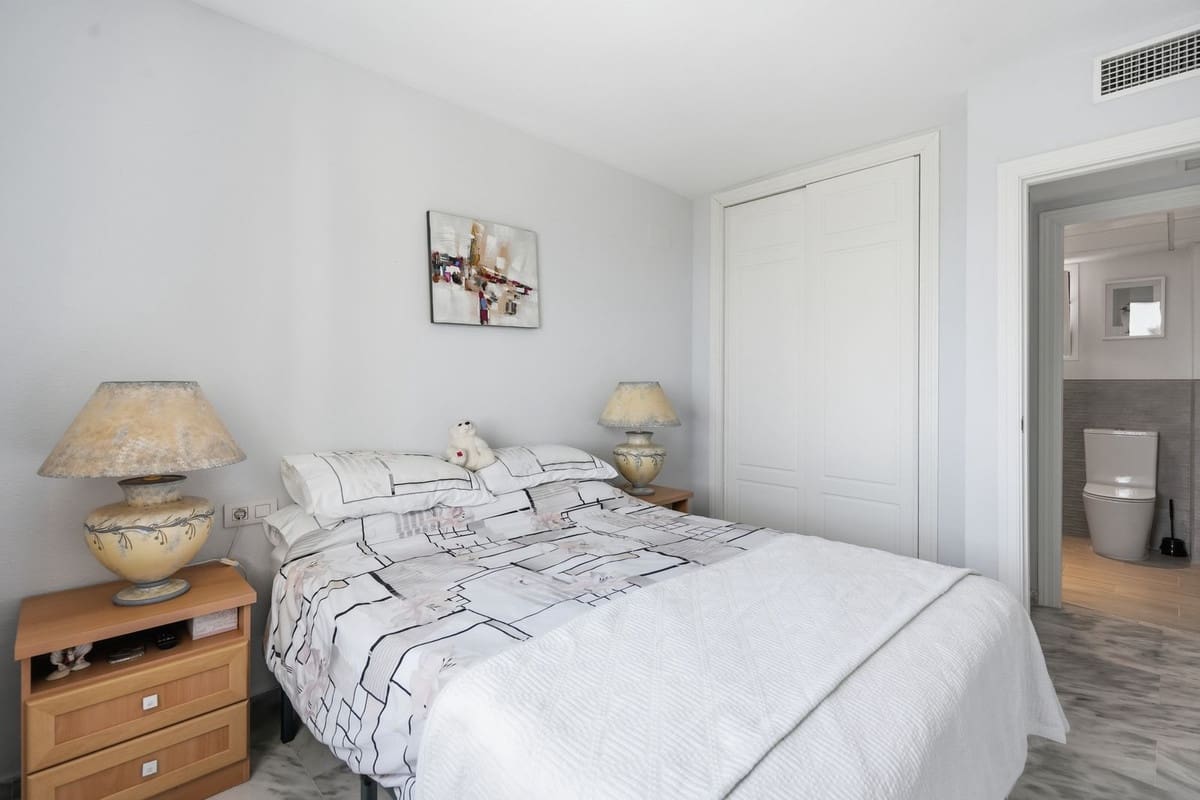 2 soverom Leilighet til salgs i Benalmadena med svømmebasseng garasje - € 344 000 (Ref: 10090353)