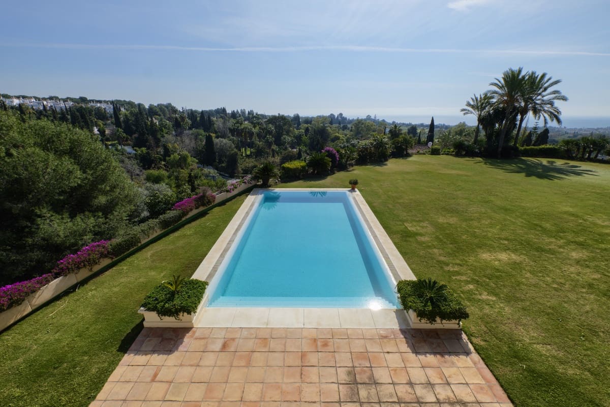 5 bedroom Villa for sale in Marbella with pool garage - € 4,900,000 (Ref: 10090365)