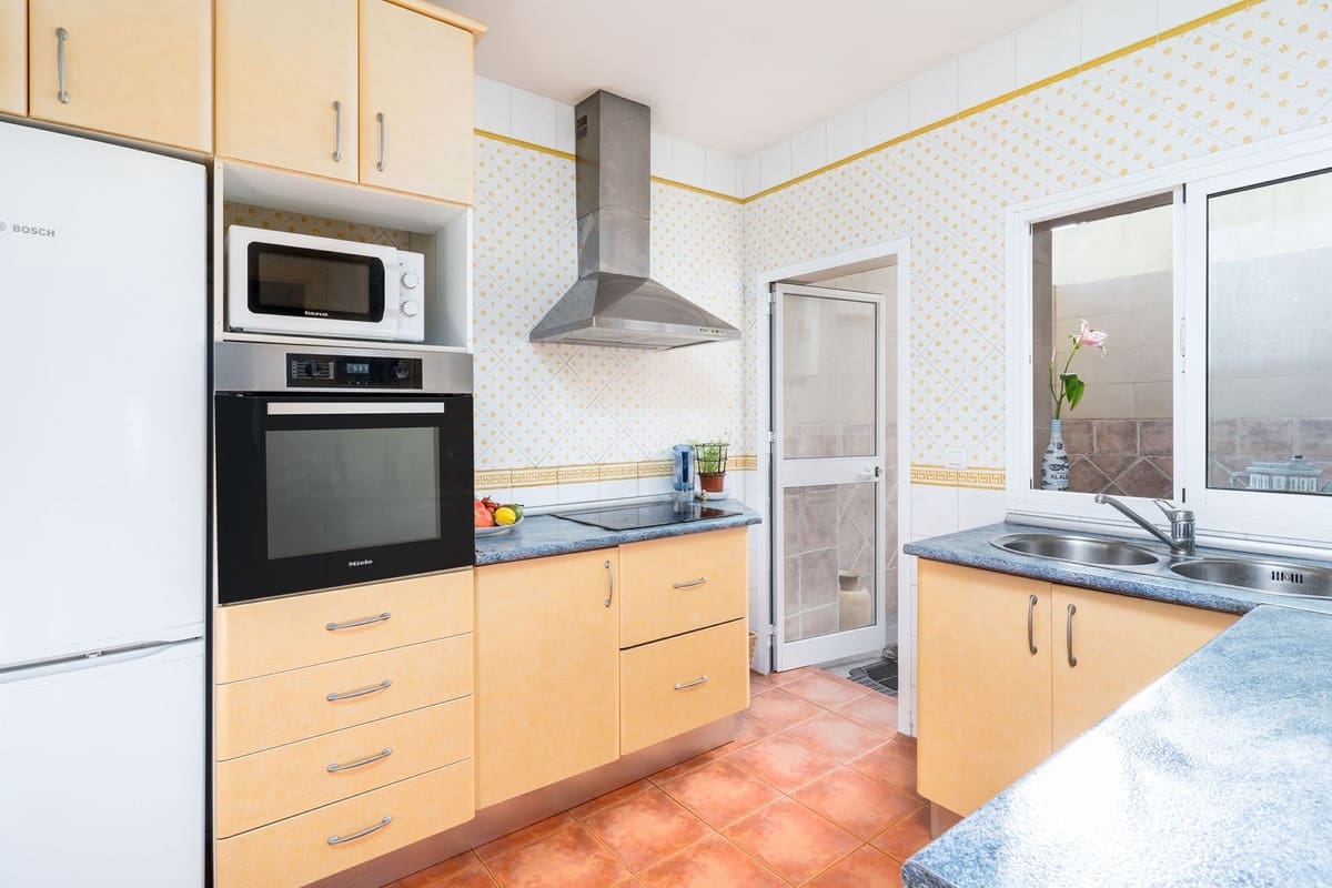 3 slaapkamer Huis te koop in Guadiaro met garage - € 279.000 (Ref: 10090367)