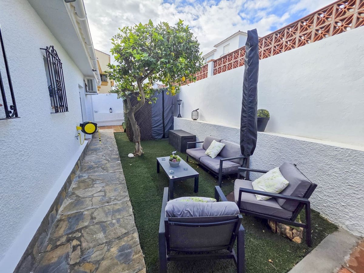 4 soverom Villa til salgs i La Duquesa / Puerto de la Duquesa med svømmebasseng garasje - € 860 000 (Ref: 10090386)