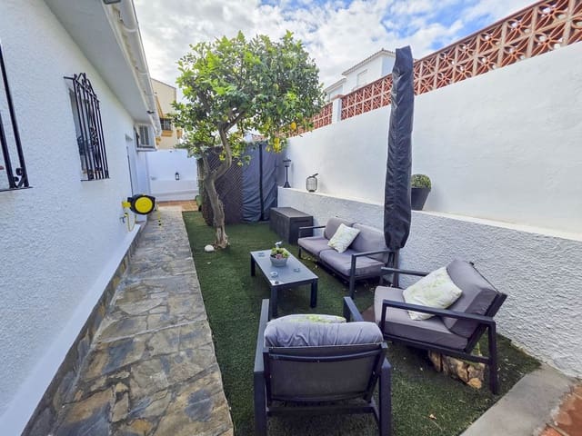 4 soverom Villa til salgs i La Duquesa / Puerto de la Duquesa, Manilva med svømmebasseng garasje - € 860 000 (Ref: 10090386)