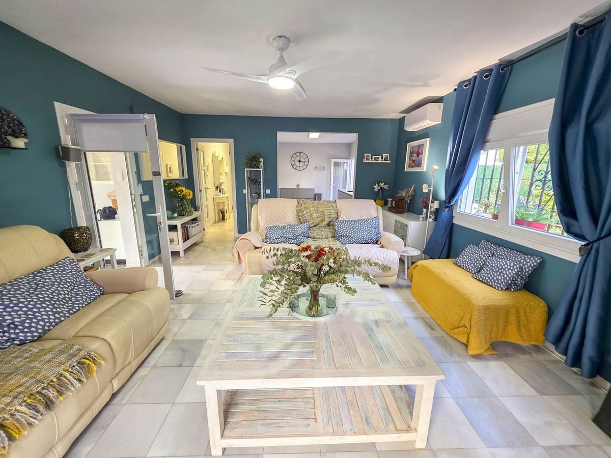 4 soverom Villa til salgs i La Duquesa / Puerto de la Duquesa med svømmebasseng garasje - € 860 000 (Ref: 10090386)