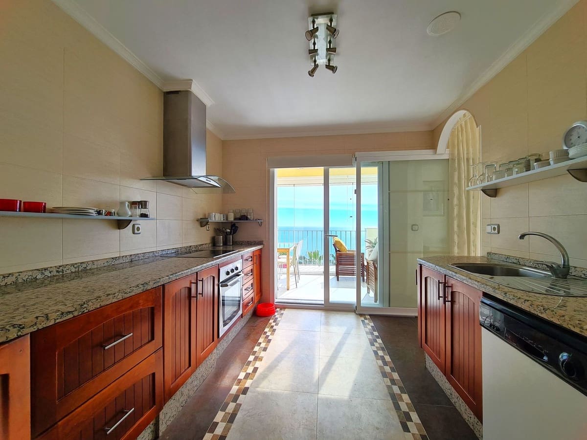 3 slaapkamer Appartement te koop in Manilva met zwembad - € 799.000 (Ref: 10090387)