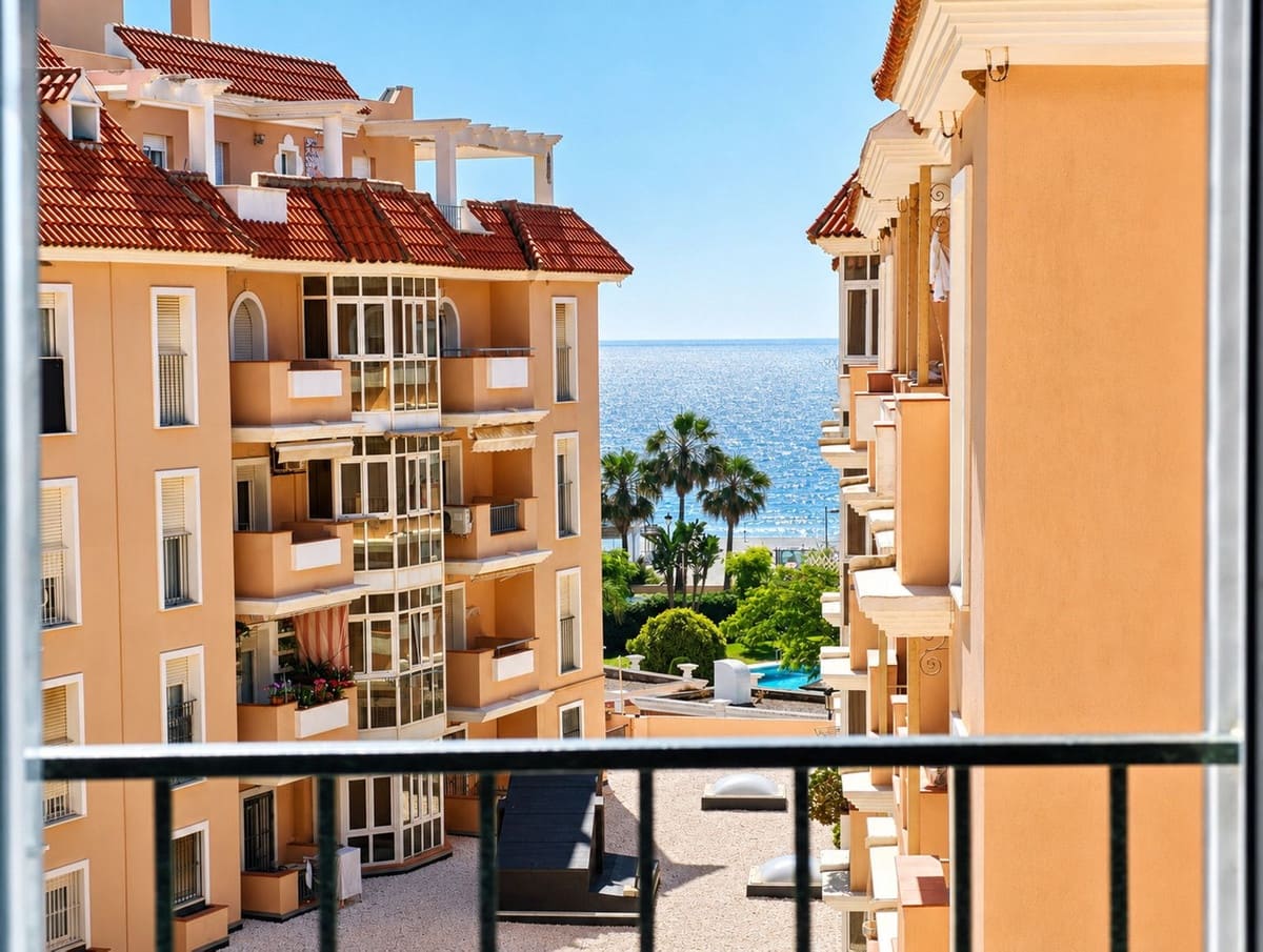 2 soveværelse Lejlighed til salg i San Luis de Sabinillas med swimmingpool garage - € 270.000 (Ref: 10090398)