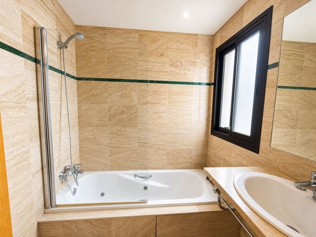Apartamento de 2 habitaciones en Bahia de Casares, Casares en venta con piscina - 295.000 € (Ref: 10090402)