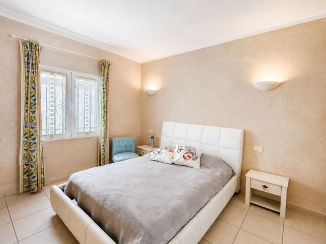 3 soveværelse Villa til salg i La Duquesa / Puerto de la Duquesa, Manilva med swimmingpool garage - € 549.000 (Ref: 10090403)
